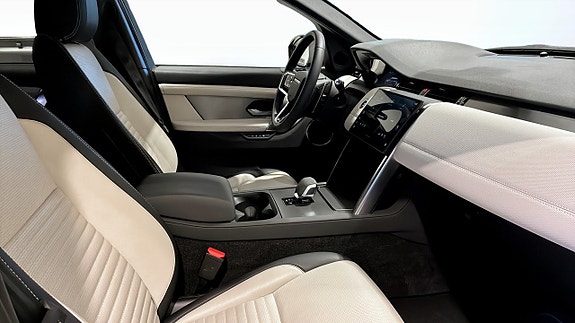 Land Rover Discovery Sport 3 of 5