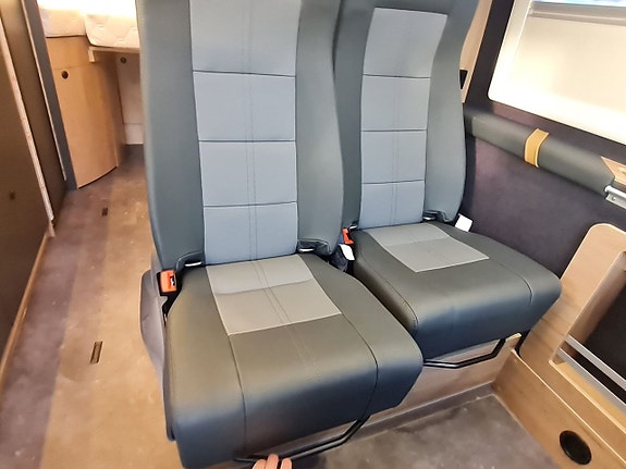 Globe-Traveller Voyager Z långbädd, dieselvärme, automat, 180 hk, all utrustning 12 of 26