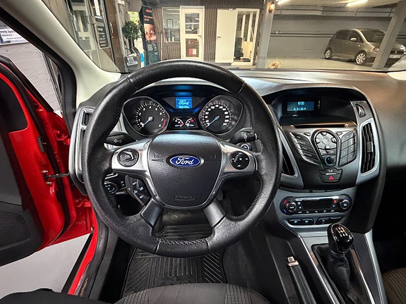 Ford Focus 8 of 15