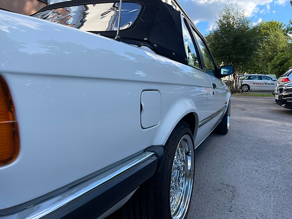 BMW 320i 6 of 11