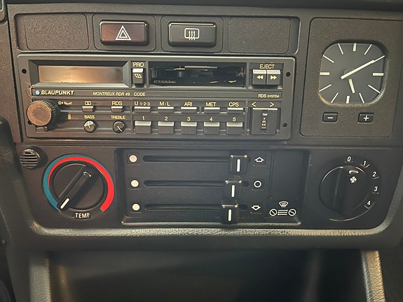 BMW 320i 7 of 11