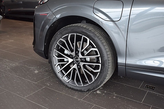 Audi Q3 4 of 5