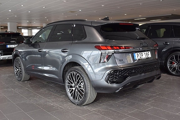 Audi Q3 3 of 5