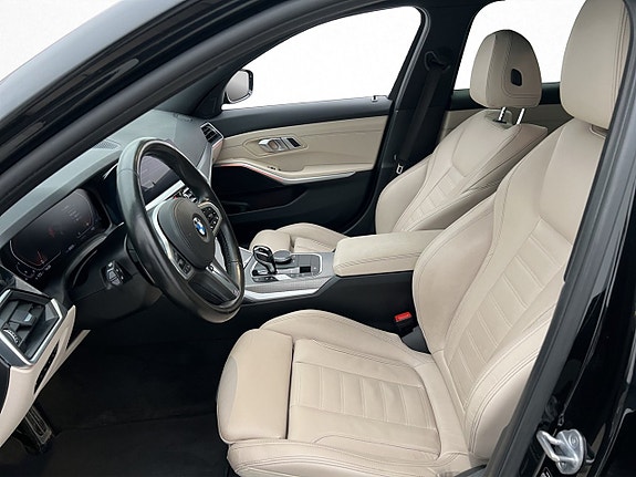 BMW 330i 9 of 30