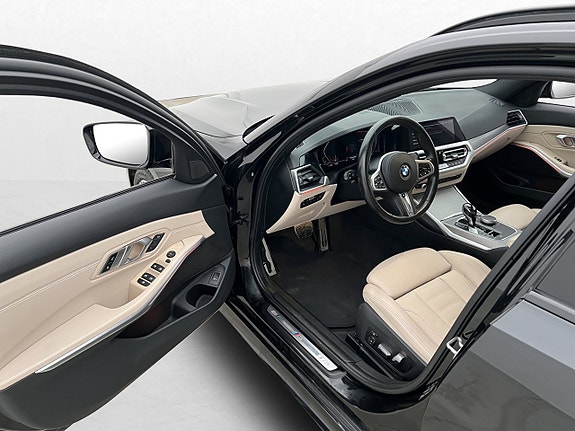 BMW 330i 18 of 30