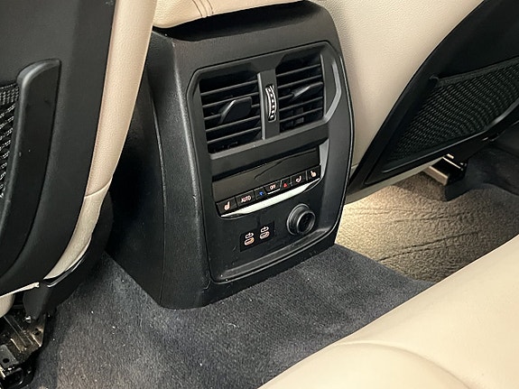 BMW 330i 27 of 30