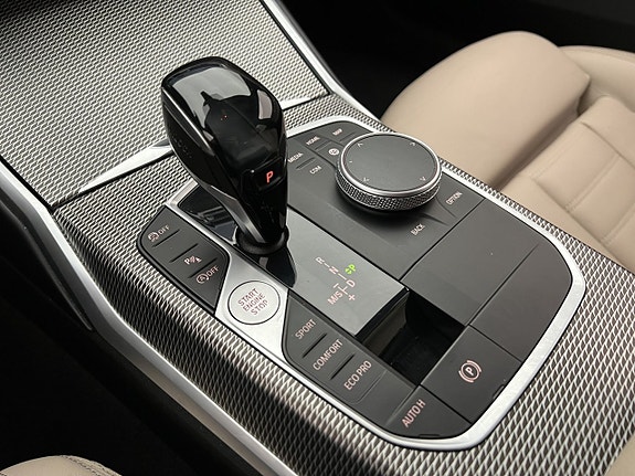 BMW 330i 25 of 30