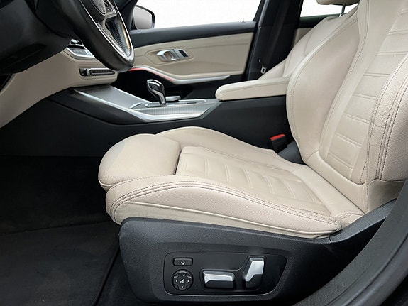 BMW 330i 15 of 30