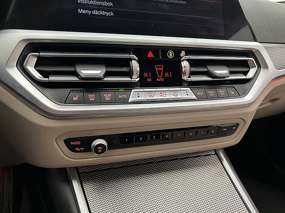BMW 330i 26 of 30