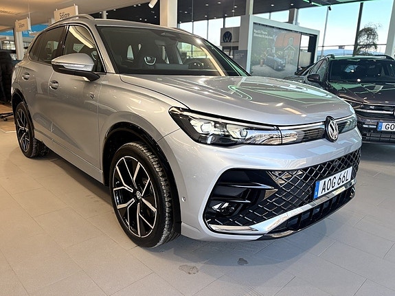 Volkswagen Tiguan 3 of 5