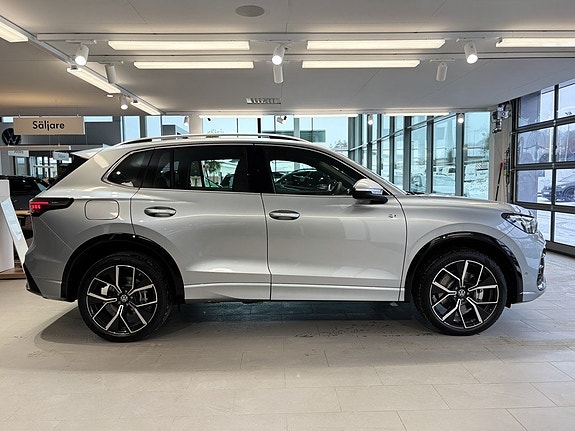 Volkswagen Tiguan 4 of 5