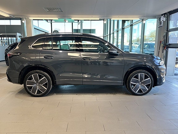 Volkswagen Tiguan 4 of 18