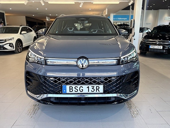 Volkswagen Tiguan 2 of 18