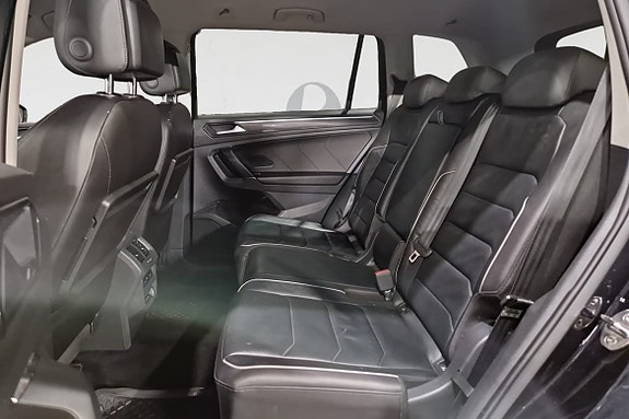 Volkswagen Tiguan Allspace 14 of 17