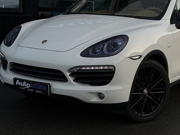 Porsche Cayenne 3 of 5