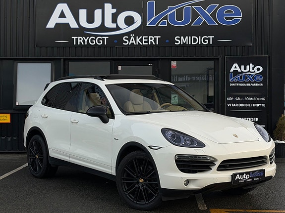 Porsche Cayenne 2 of 5