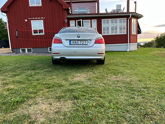 BMW 523i 4 of 10