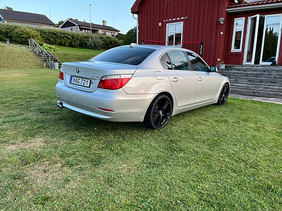 BMW 523i 3 of 10