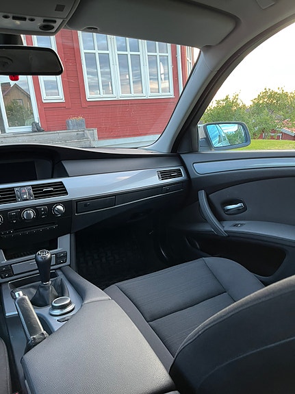 BMW 523i 10 of 10