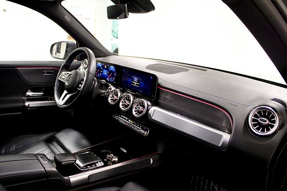 Mercedes-Benz GLB220 d 10 of 15