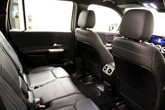 Mercedes-Benz GLB220 d 14 of 15