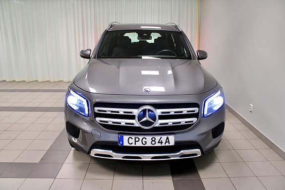Mercedes-Benz GLB220 d 2 of 5