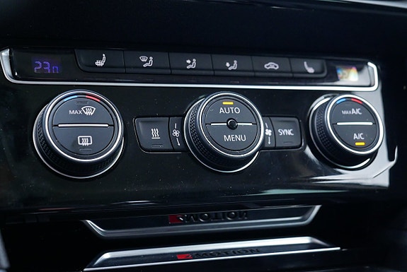 Volkswagen Passat 21 of 26