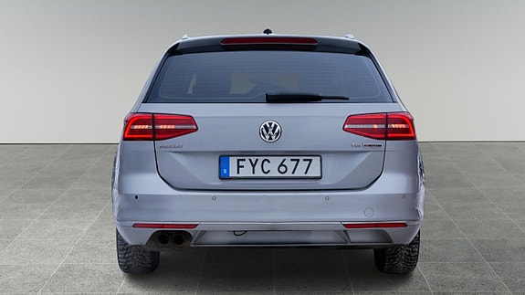 Volkswagen Passat 10 of 26