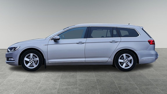 Volkswagen Passat 7 of 26