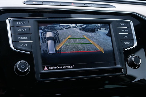 Volkswagen Passat 20 of 26