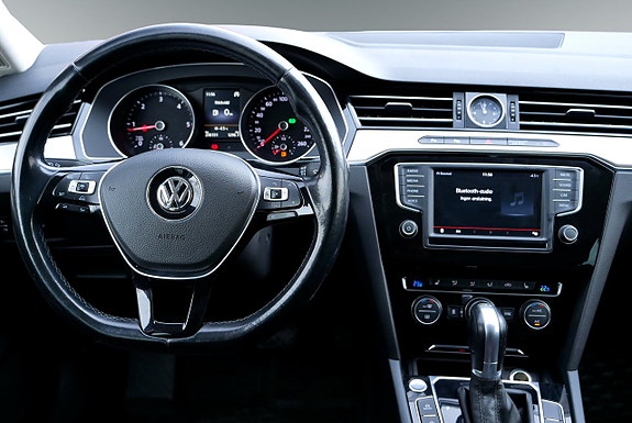 Volkswagen Passat 14 of 26