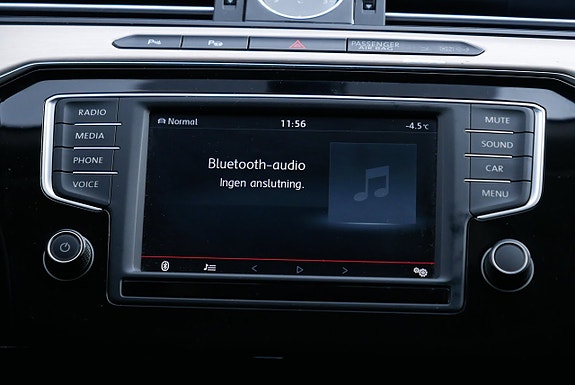 Volkswagen Passat 19 of 26