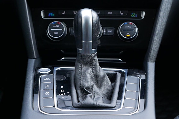 Volkswagen Passat 23 of 26