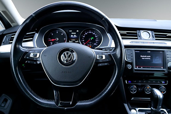 Volkswagen Passat 15 of 26