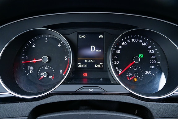 Volkswagen Passat 22 of 26