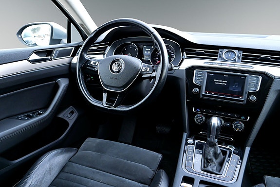 Volkswagen Passat 13 of 26