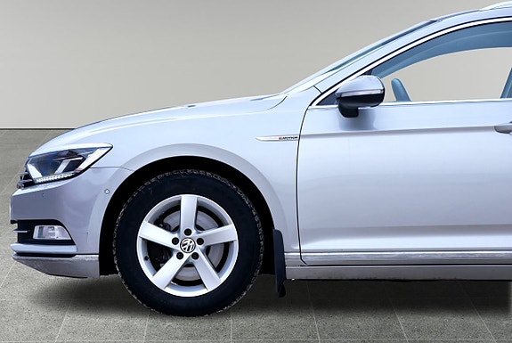 Volkswagen Passat 8 of 26