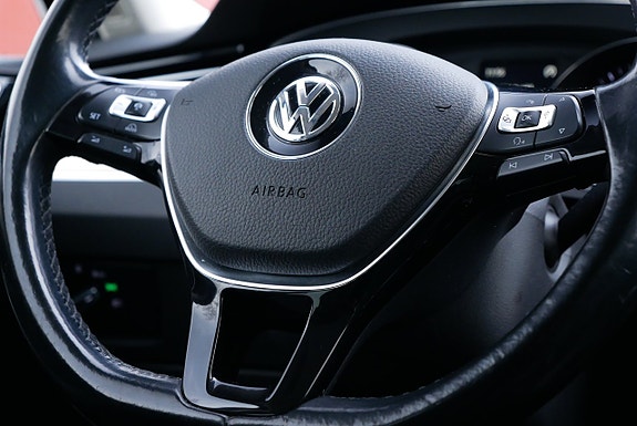 Volkswagen Passat 17 of 26
