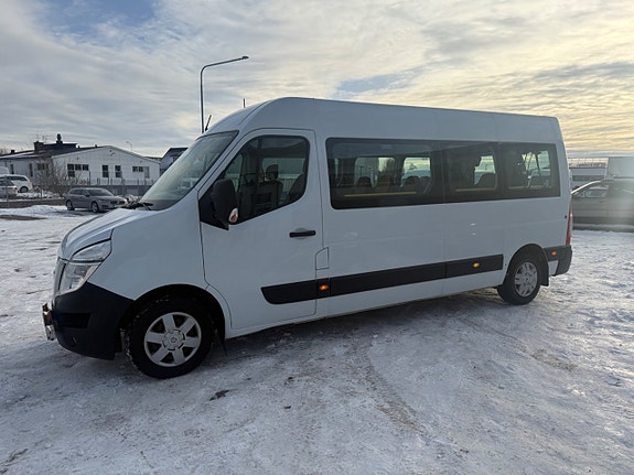 Nissan NV400 2 of 5