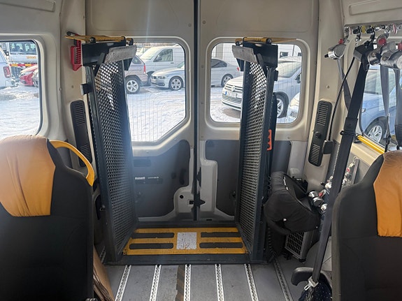 Nissan NV400 6 of 13