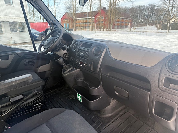 Nissan NV400 9 of 13