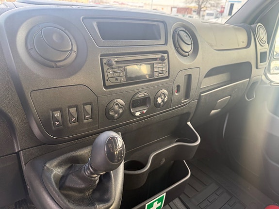 Nissan NV400 11 of 13