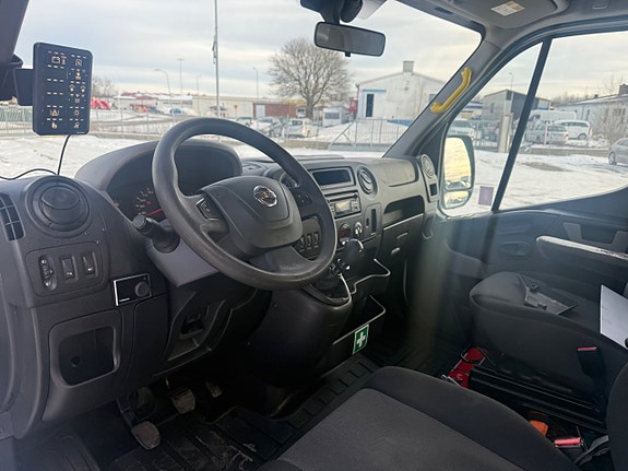 Nissan NV400 10 of 13