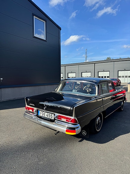Mercedes-Benz 220 SB 6 of 13
