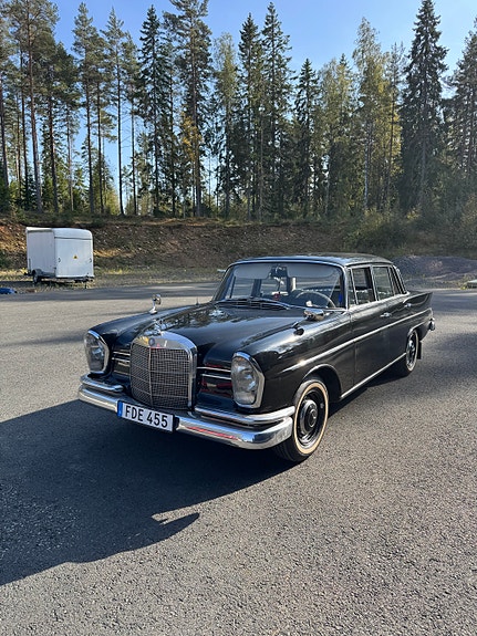 Mercedes-Benz 220 SB 2 of 13