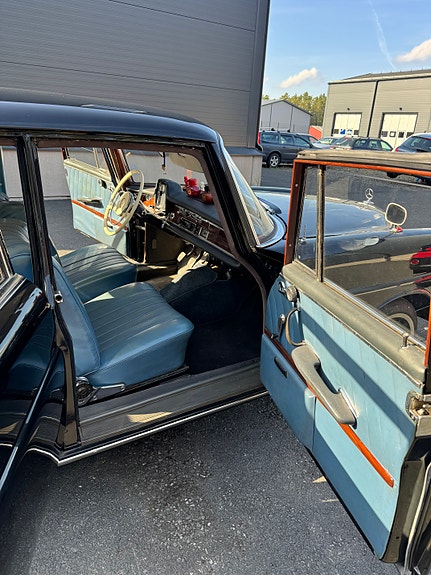 Mercedes-Benz 220 SB 9 of 13