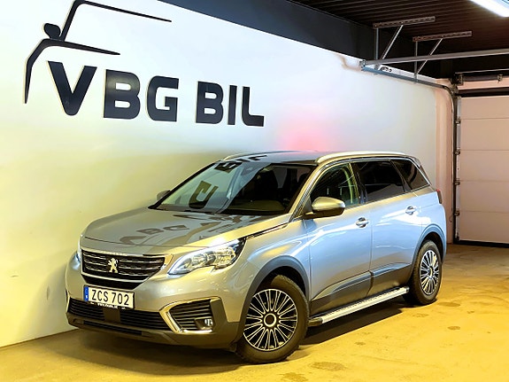 Peugeot 5008 2 of 5