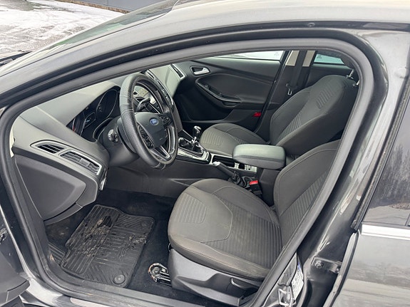 Ford Focus 12 of 18
