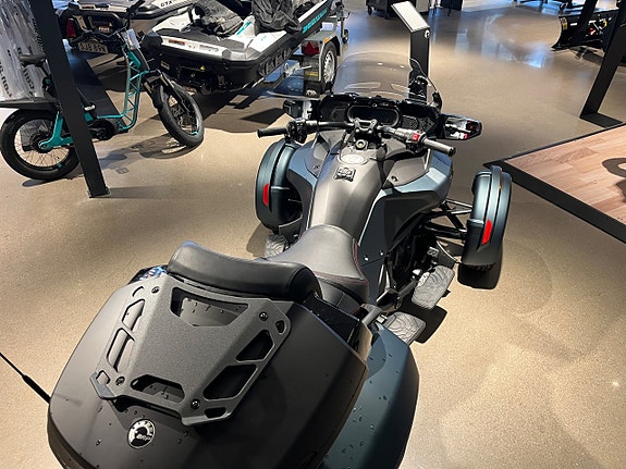 Can-Am Spyder F3 LIMITED 4 of 7