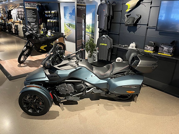 Can-Am Spyder F3 LIMITED 2 of 7